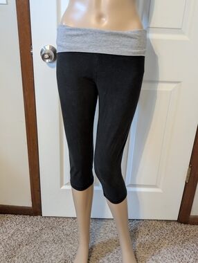 PINK Victoria's Secret Black Capri Yoga Leggings Fold Over Waistband W/Sequins